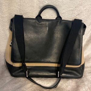 SHINOLA Messenger bag. NWOT Great unisex crossbody bag in canvas and leather.